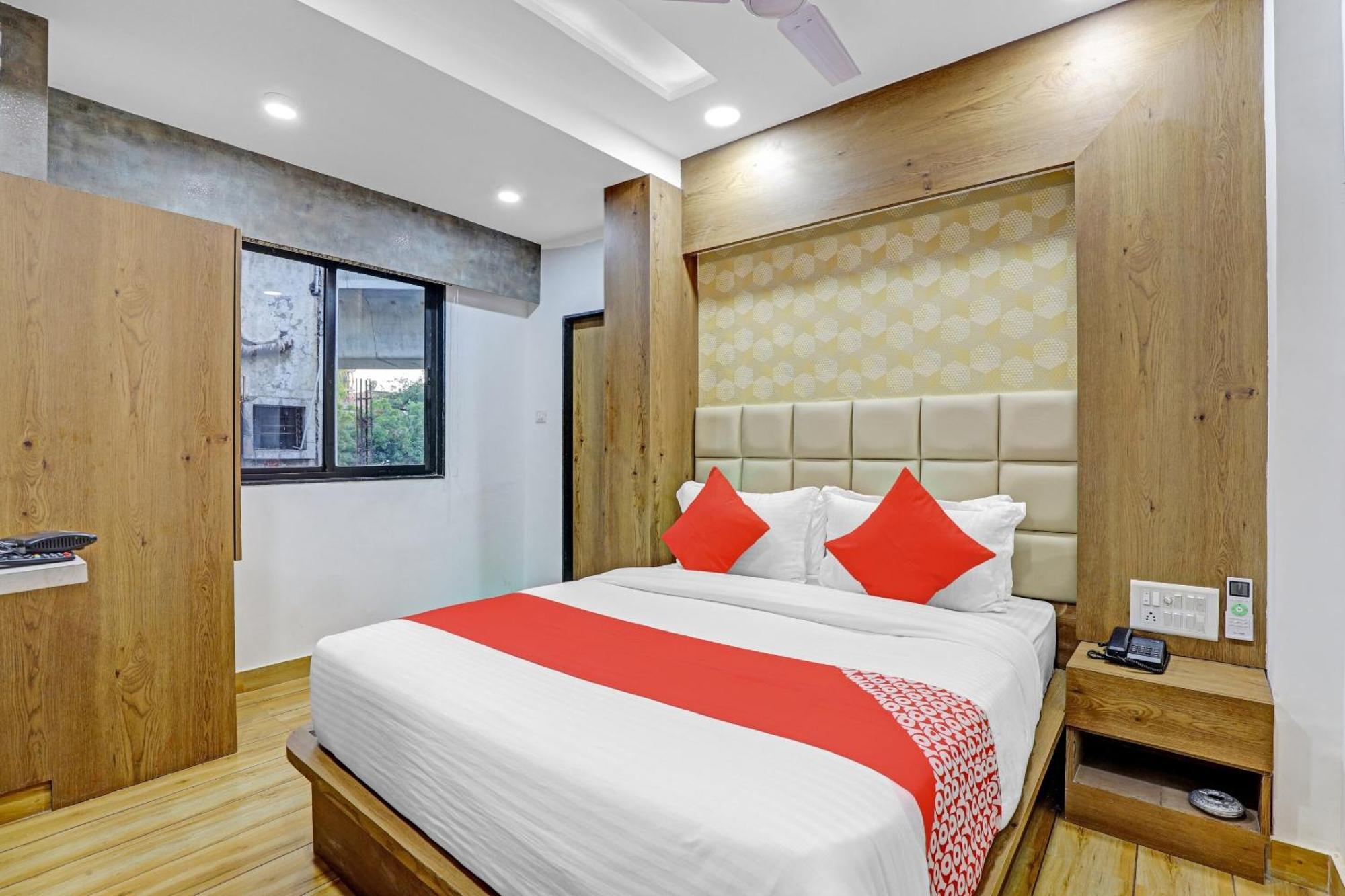 OYO 85289 Hotel Raffles Ahmedabad Exterior foto