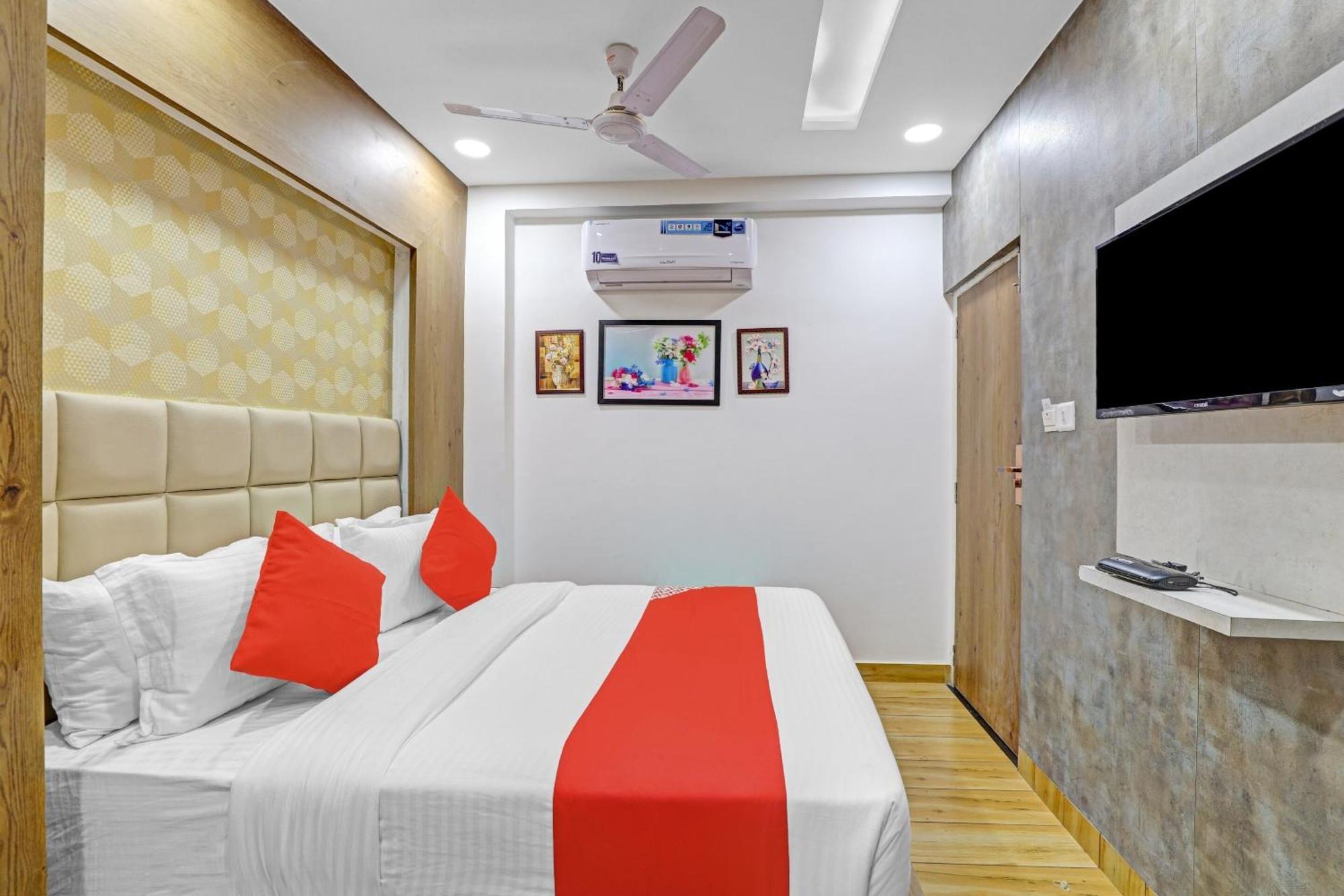 OYO 85289 Hotel Raffles Ahmedabad Exterior foto