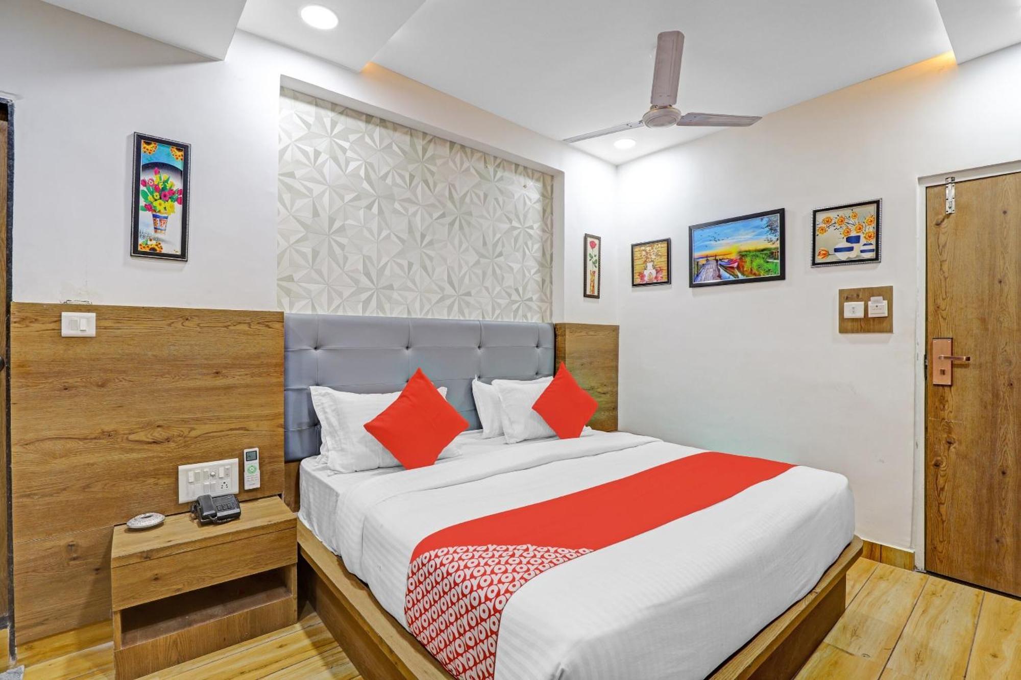 OYO 85289 Hotel Raffles Ahmedabad Exterior foto