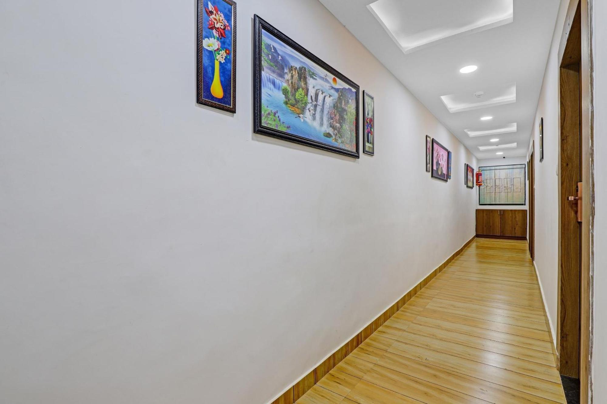 OYO 85289 Hotel Raffles Ahmedabad Exterior foto