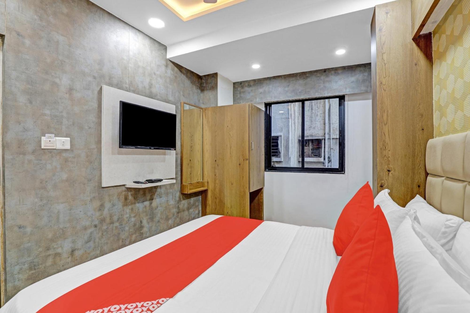 OYO 85289 Hotel Raffles Ahmedabad Exterior foto